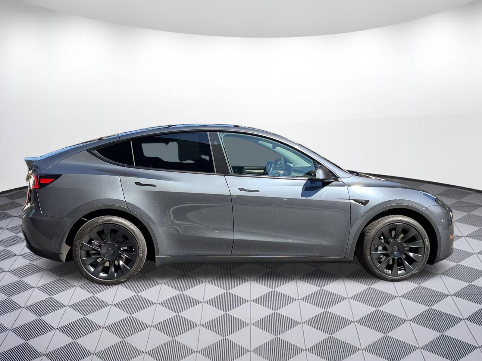 Used 2023 Tesla Model Y Long Range AWD/4WD image 8