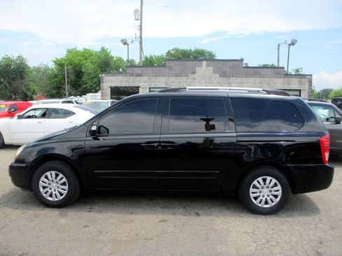 Used 2012 Kia Sedona LX image 4