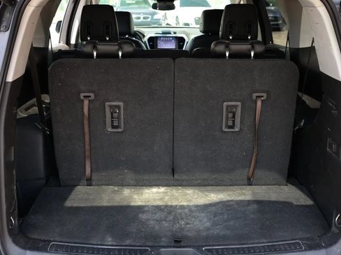 Used 2019 GMC Acadia SLT FWD image 41