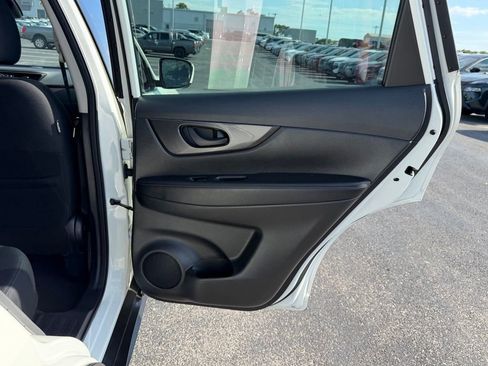 Used 2020 Nissan Rogue S FWD image 20