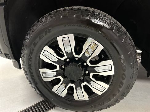 Used 2024 GMC Sierra 2500 Denali w/ Denali Reserve Package image 9