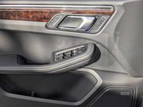 Certified 2026 Porsche Macan AWD/4WD image 13
