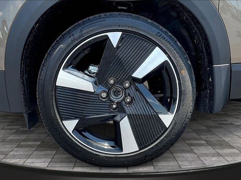 New 2025 Nissan Kicks SR image 11