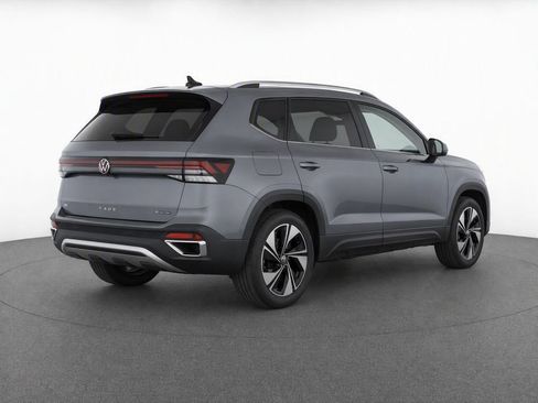 Used 2026 Volkswagen Taos SE AWD/4WD image 4