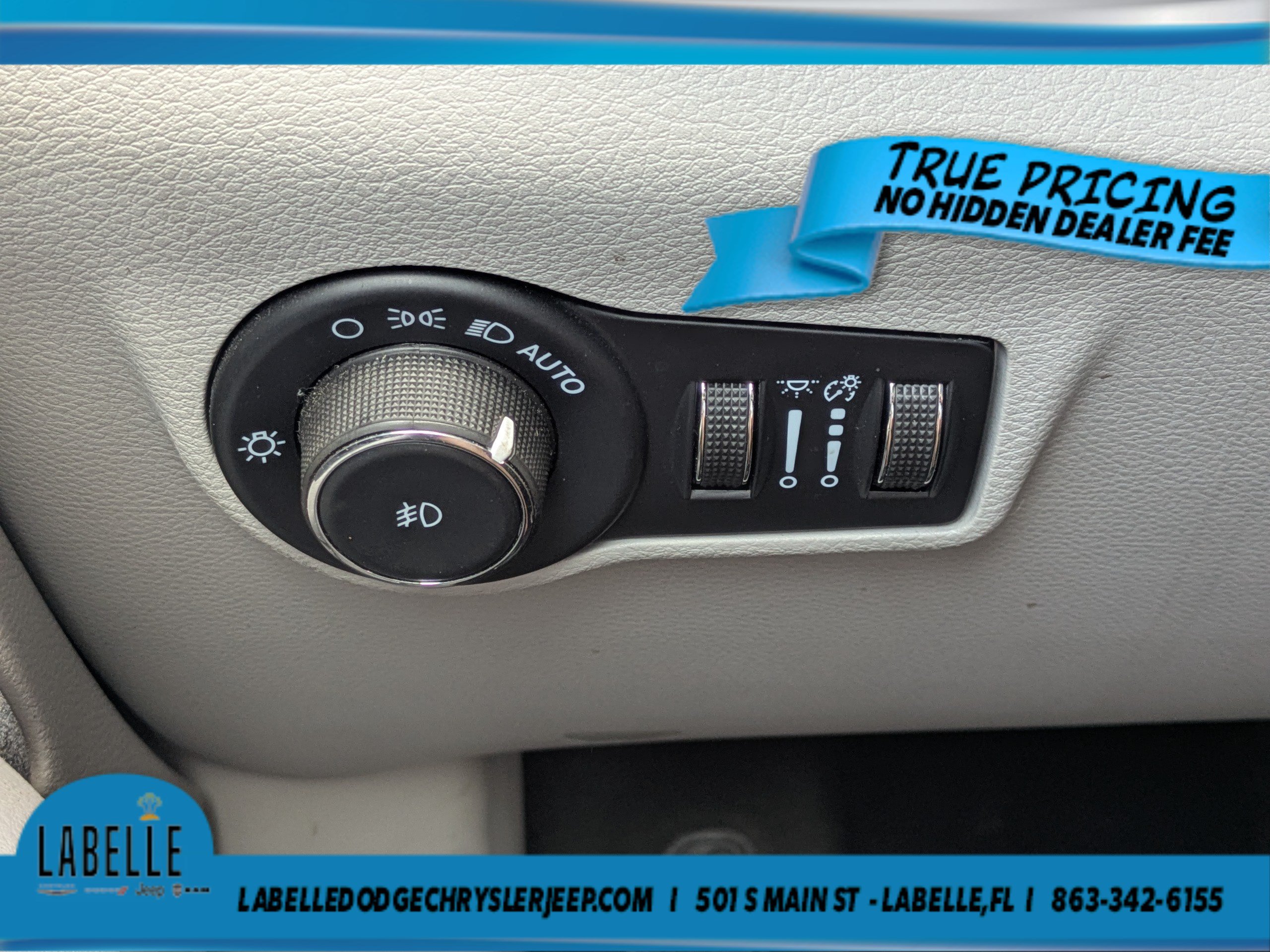 Used 2023 Jeep Compass Latitude AWD/4WD image 19