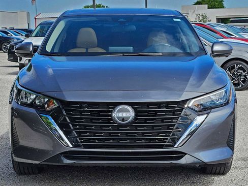 Used 2025 Nissan Sentra SV w/ SV Premium Package image 9