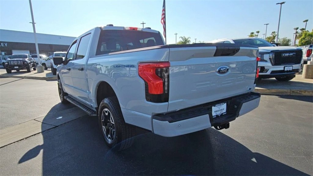Used 2023 Ford F150 Lightning XLT AWD/4WD image 8
