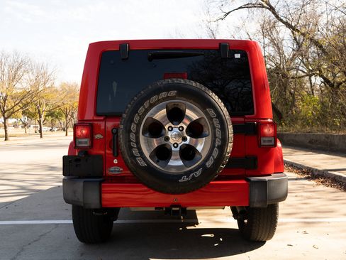 Used 2017 Jeep Wrangler Unlimited Sahara w/ Max Tow Package image 8