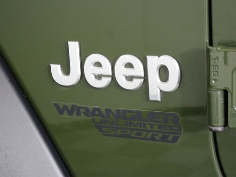 Used 2021 Jeep Wrangler Unlimited Sport image 19