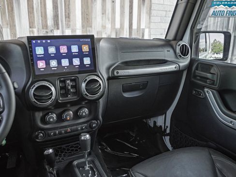 Used 2015 Jeep Wrangler Unlimited Sahara AWD/4WD image 16