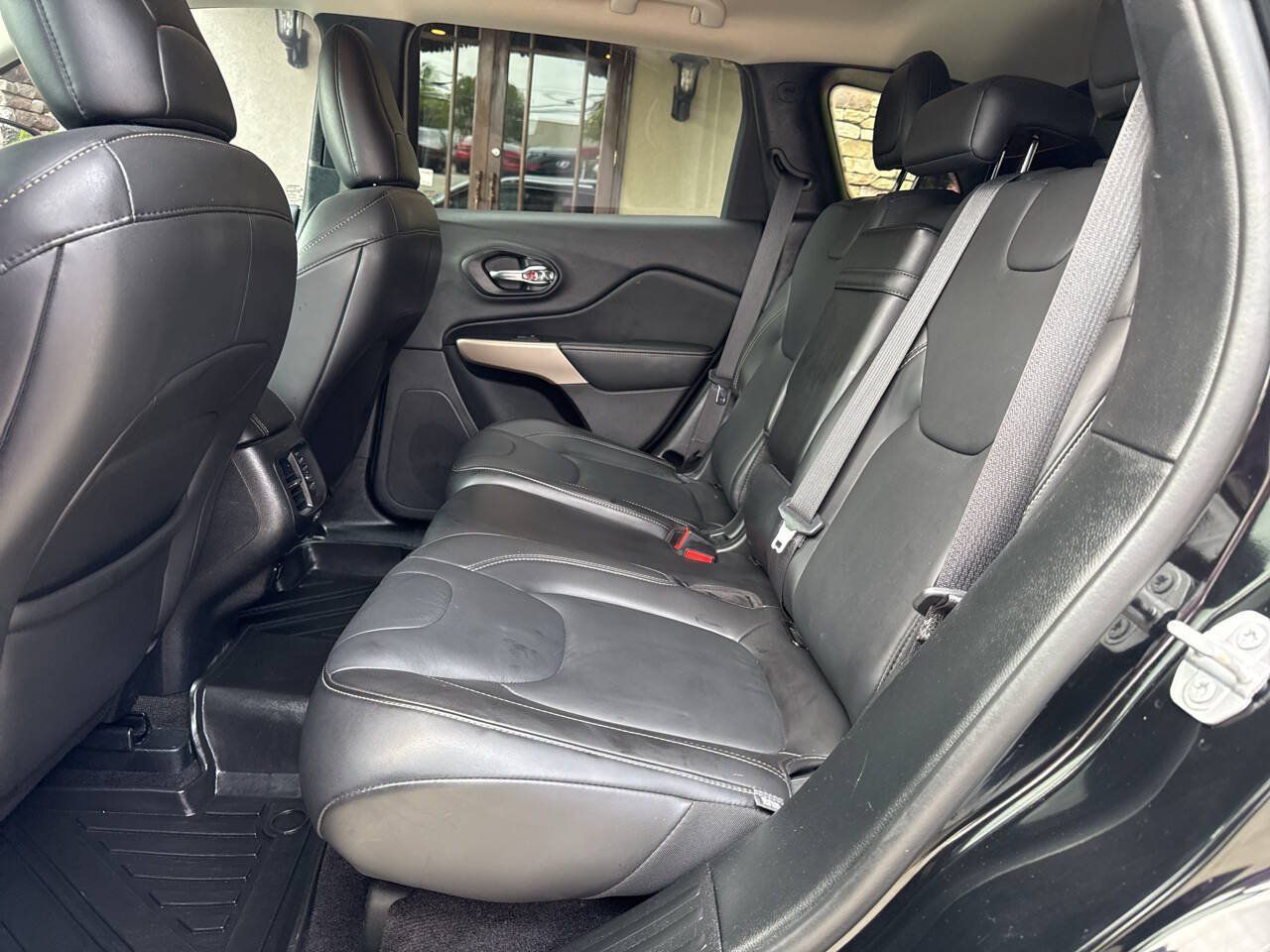 Used 2018 Jeep Cherokee Limited FWD image 8