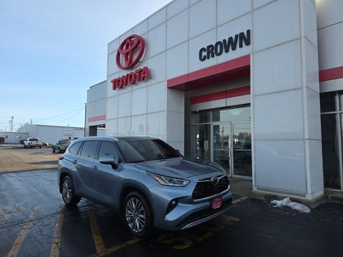 Used 2021 Toyota Highlander Platinum image 1