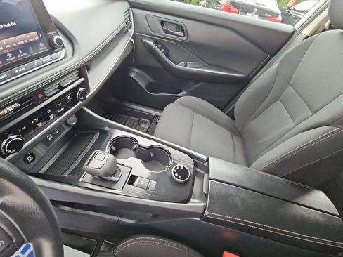 Used 2025 Nissan Rogue S image 18