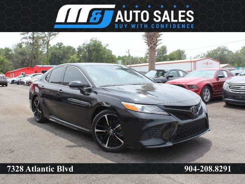 Used 2020 Toyota Camry XSE image 1