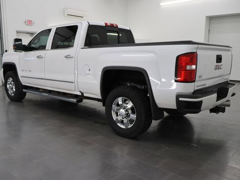 Used 2019 GMC Sierra 3500 Denali w/ Duramax Plus Package AWD/4WD image 6