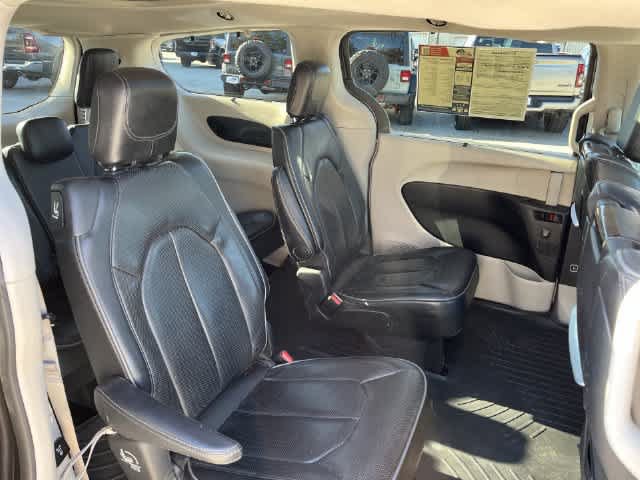 Used 2018 Chrysler Pacifica Limited w/ Advanced Safetytec Group FWD image 17