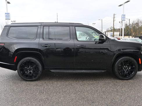 Used 2024 Jeep Wagoneer Series II AWD/4WD image 11