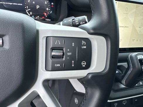 Used 2024 Land Rover Defender 130 X-Dynamic SE image 29