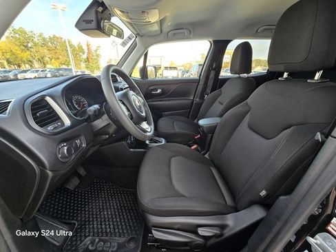 Used 2023 Jeep Renegade Latitude image 10