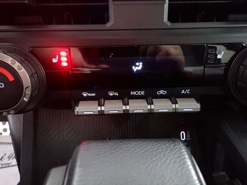 Used 2025 Toyota Tacoma TRD Sport image 5