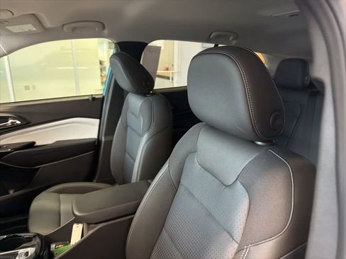 New 2026 Chevrolet Trax LT w/ Driver Confidence Package image 12