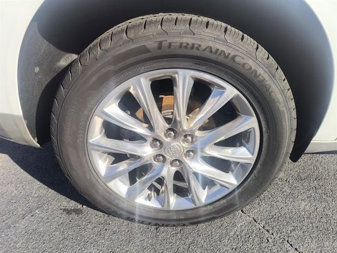 Used 2020 Buick Enclave Essence w/ Sound and Sites Package image 11