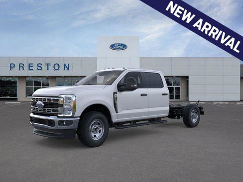 New 2026 Ford F350 XL w/ XL Chrome Package image 1