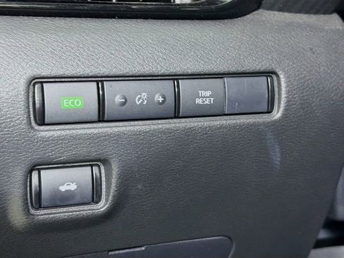 Used 2025 Nissan Sentra SV image 12