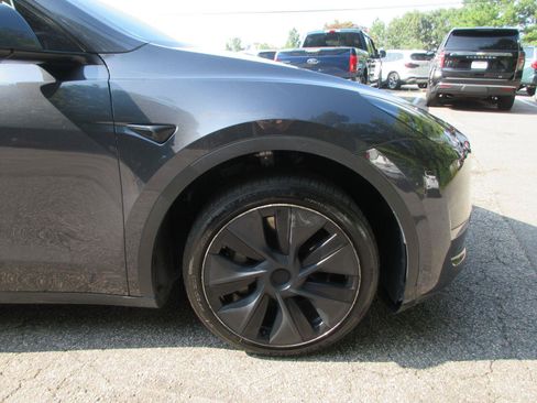 Used 2025 Tesla Model Y Long Range AWD/4WD image 19