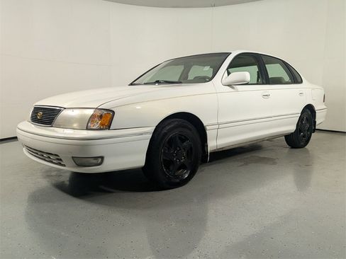 Used 1999 Toyota Avalon XL image 3
