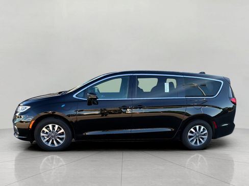 Used 2025 Chrysler Pacifica Select FWD image 5