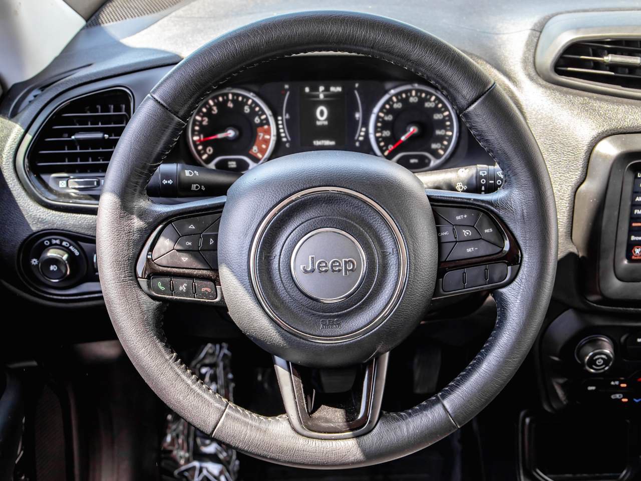 Used 2020 Jeep Renegade Altitude FWD image 12