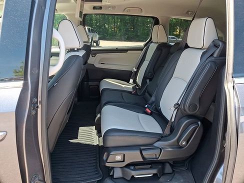 Used 2025 Honda Odyssey Elite image 12