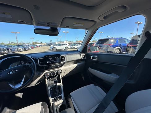 Used 2025 Hyundai Venue SEL image 37