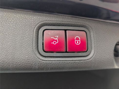 Used 2017 Mercedes-Benz E 300 4MATIC image 13