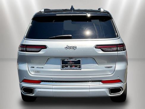 Used 2022 Jeep Grand Cherokee L Summit w/ Luxury Tech Group V AWD/4WD image 5