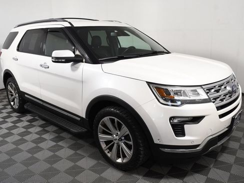 Used 2018 Ford Explorer Limited w/ Equipment Group 301A AWD/4WD image 8