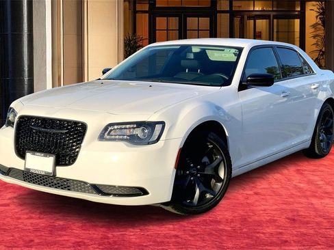 Used 2022 Chrysler 300 Touring w/ Sport Appearance Package image 1