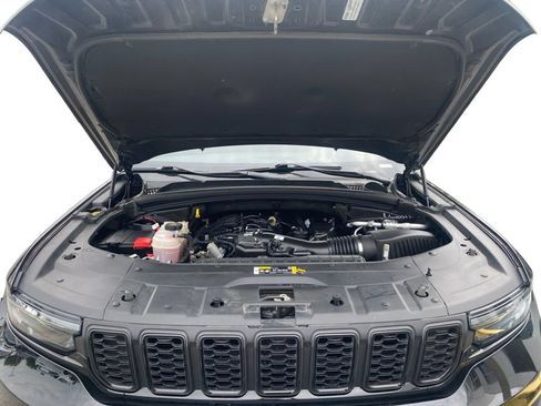 Used 2023 Jeep Grand Cherokee L Laredo AWD/4WD image 30