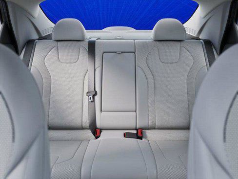 Used 2025 Hyundai Elantra Limited FWD image 12
