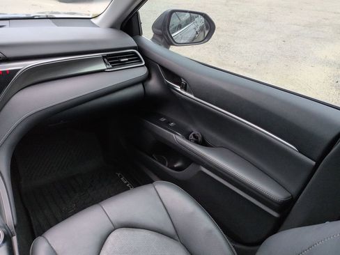 Used 2020 Toyota Camry XSE FWD image 17