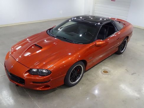 Used 2001 Chevrolet Camaro Z28 w/ SS Performance/Appearance Pkg RWD image 2
