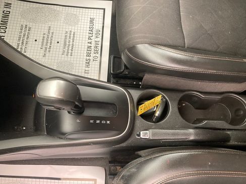 Used 2019 Chevrolet Trax LT w/ LT Convenience Package AWD/4WD image 32