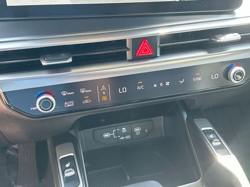 Used 2025 Kia Sorento EX w/ Panoramic Sunroof Package FWD image 19