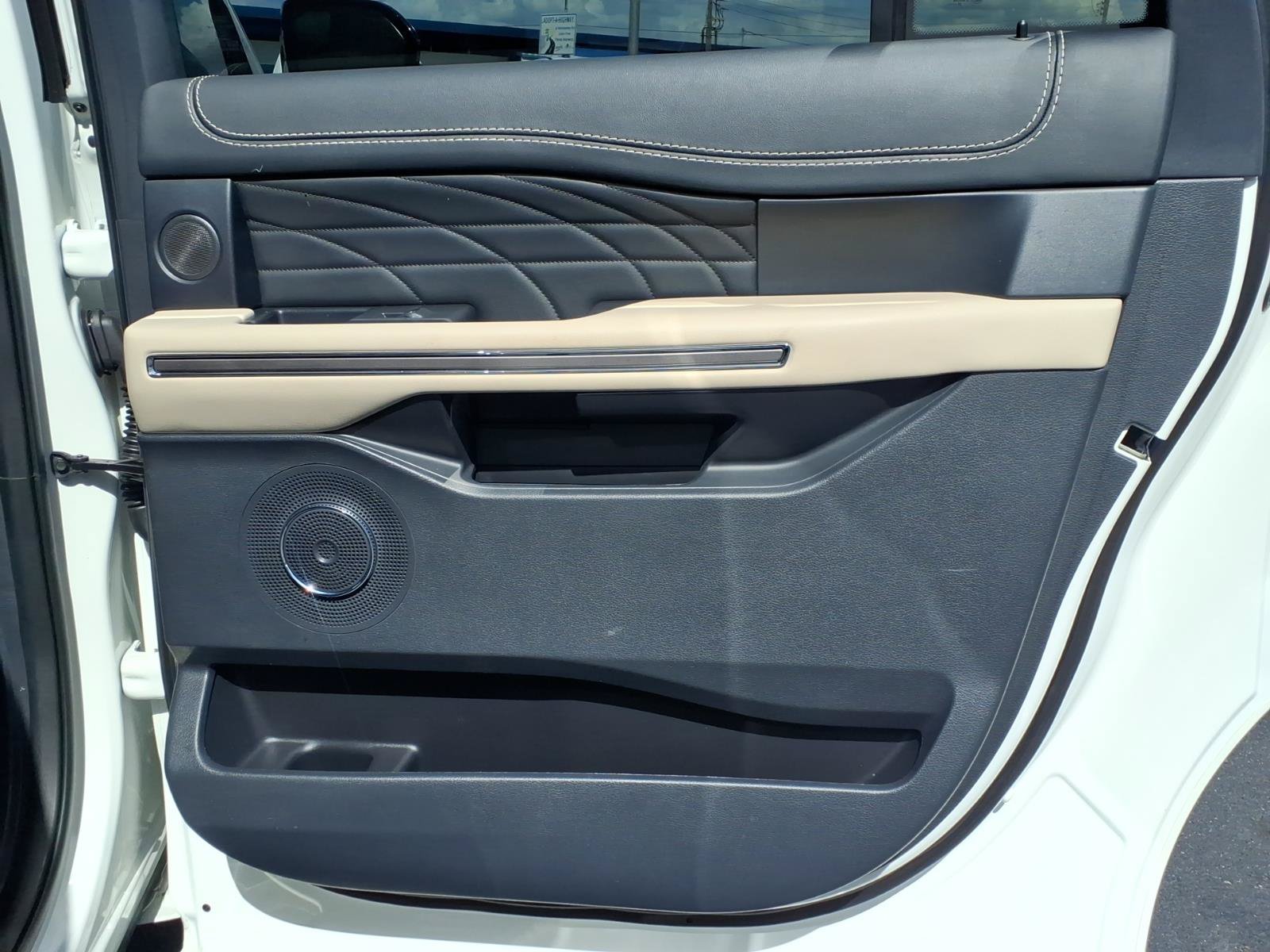 Used 2022 Ford Expedition Max Platinum AWD/4WD image 13