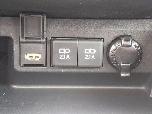 Used 2021 Toyota Highlander XLE AWD/4WD image 26