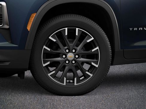 New 2026 Chevrolet Traverse LT w/ Sun and Wheel Package FWD image 5