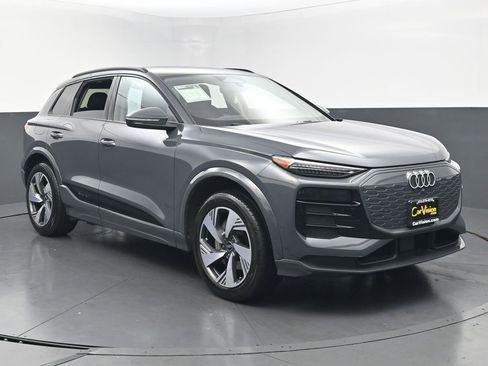 Used 2025 Audi Q6 e-tron Premium Plus w/ Premium Plus AWD/4WD image 3