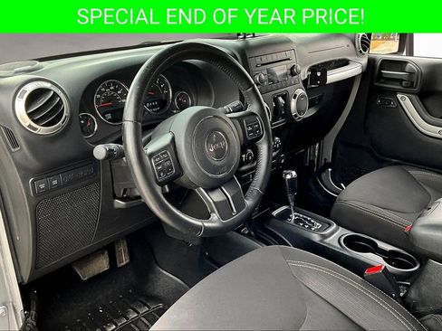 Used 2016 Jeep Wrangler Unlimited Rubicon w/ Connectivity Group image 15
