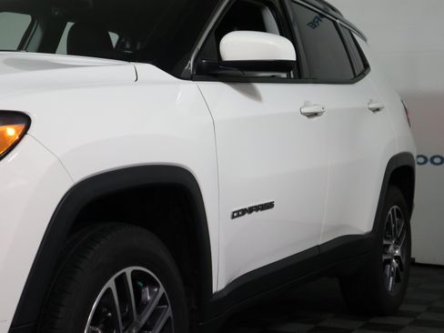 Used 2018 Jeep Compass Latitude w/ Popular Equipment Group AWD/4WD image 11